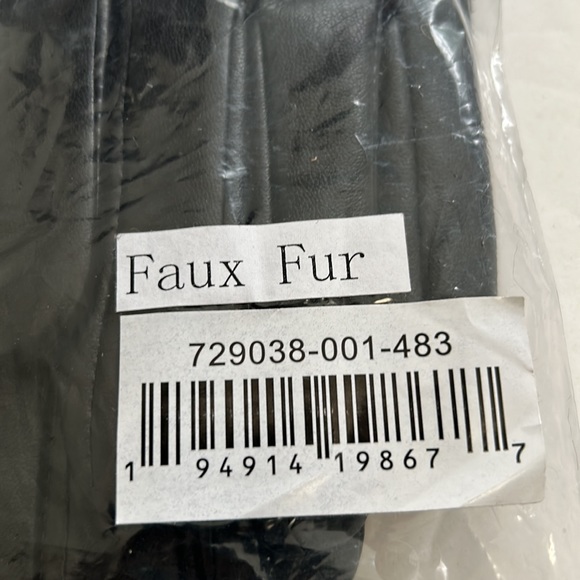 Collection 18 Black Faux Fur Gloves - Picture 6 of 8